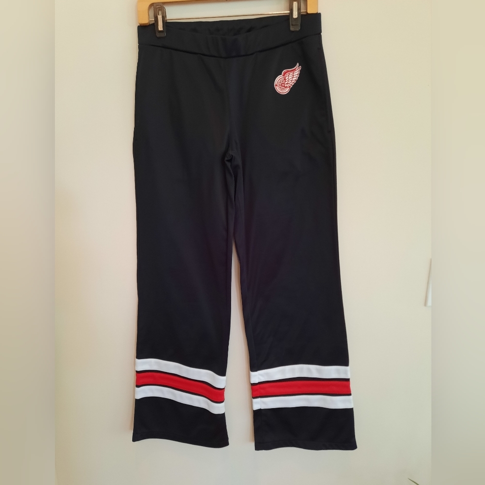 G111 Sports by Carl Banks Vintage Hockey Detroit Redwings Pants. Size L